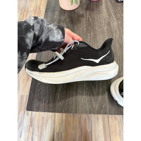 Hoka tennis shoes size 7B - Picture 6 of 9